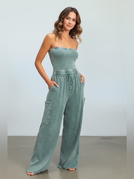 Pants - Strapless Wide Leg Jumpsuit in Sage Green
Gorgeous NWT- smoke-free environment.
